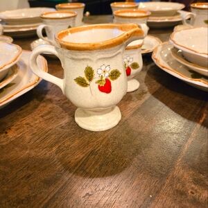 MIKASA STRAWBERRY FESTIVAL Creamer JAPAN 8 ounce 5"h